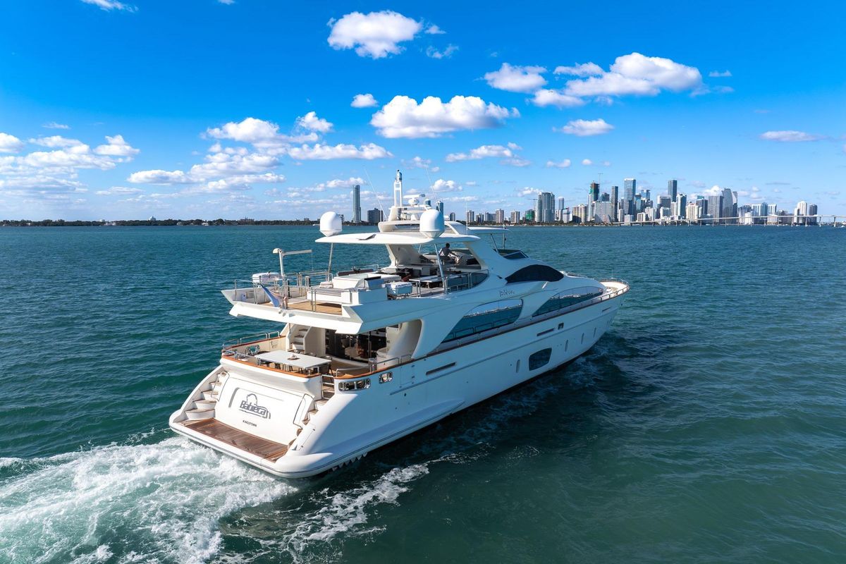 2005 Azimut 105 