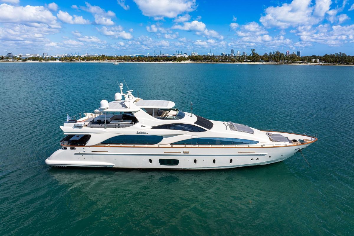 2005 Azimut 105 