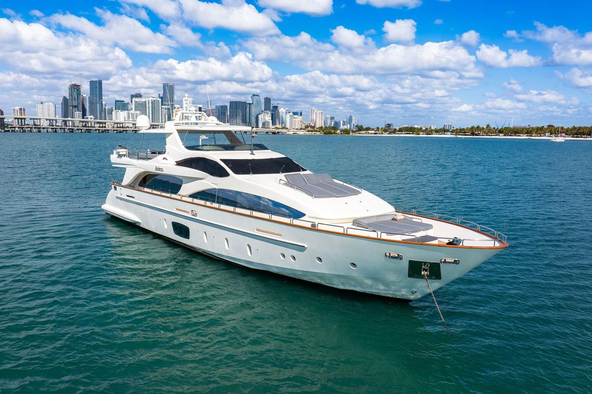 2005 Azimut 105 