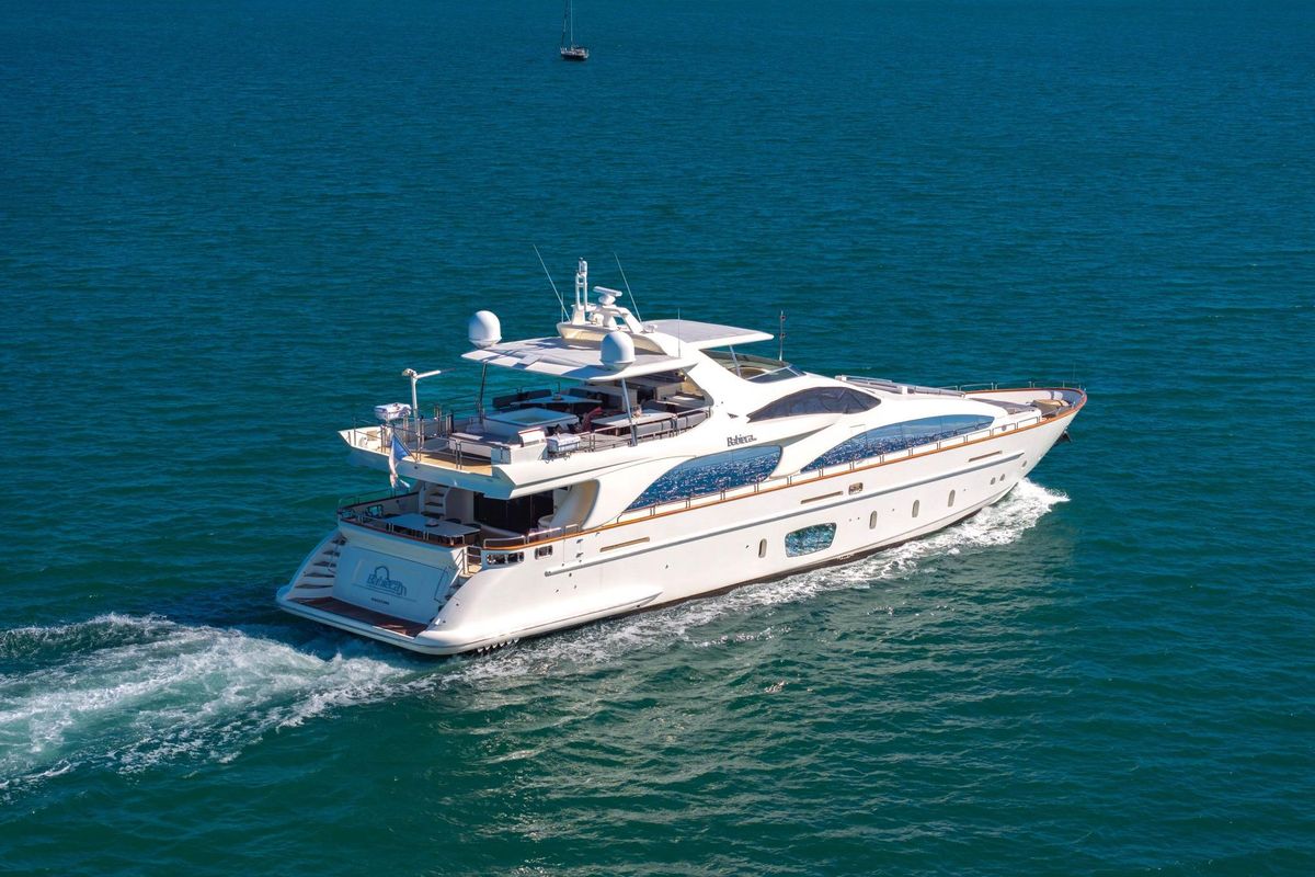 2005 Azimut 105 