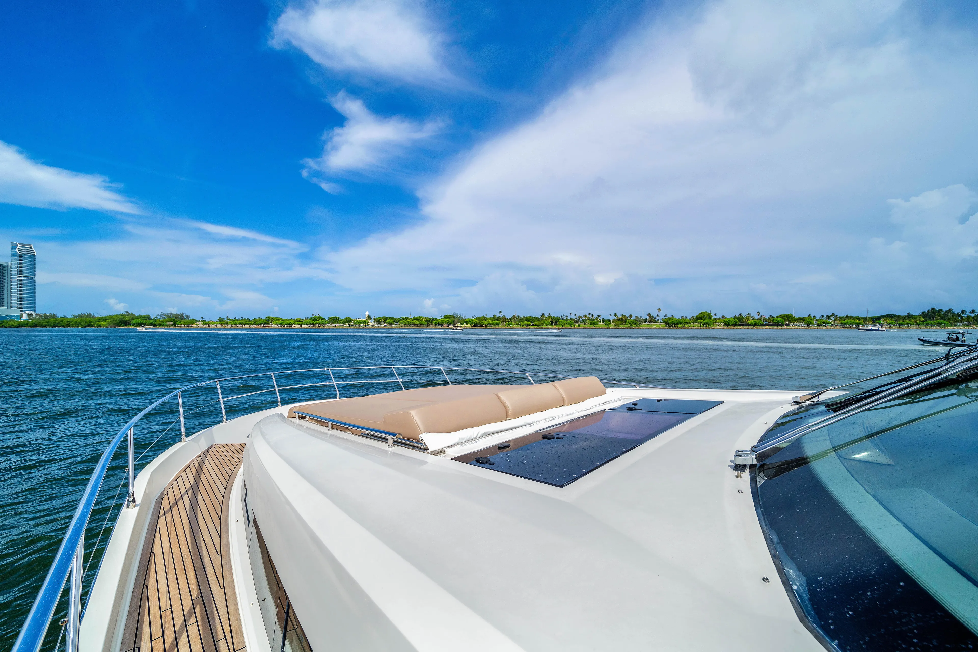 Oceana Yacht Photos Pics Luxury yacht Prestige 750 cruising on a sunny day, 2015 model.