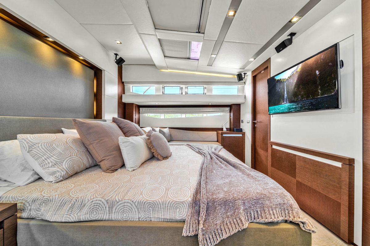 2015 Prestige 75 