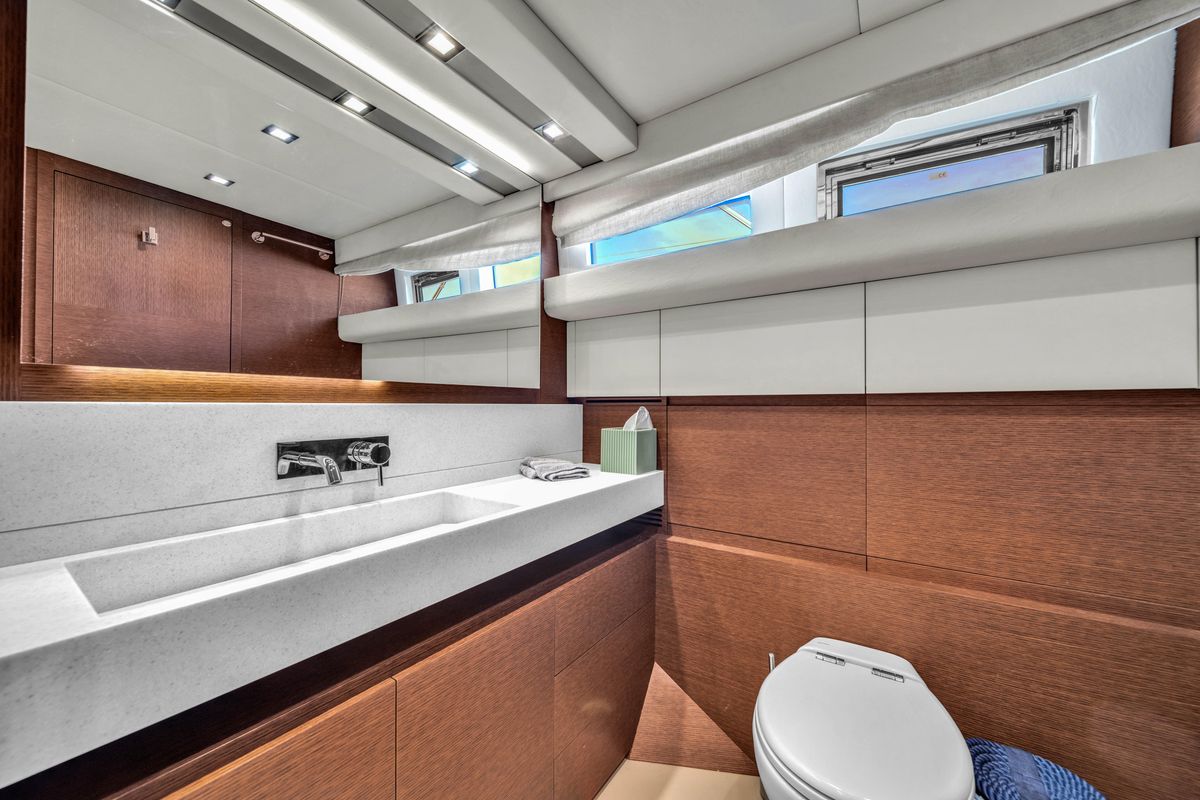 2015 Prestige 75 