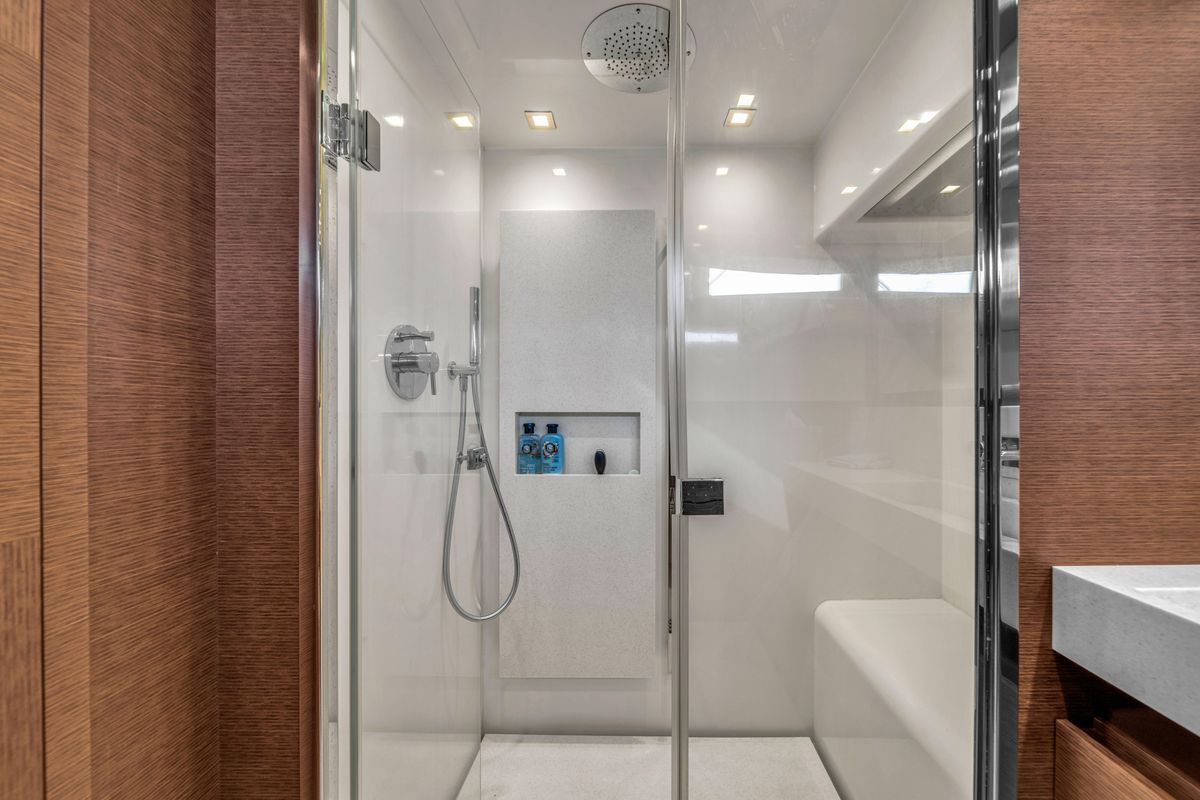 2015 Prestige 75 