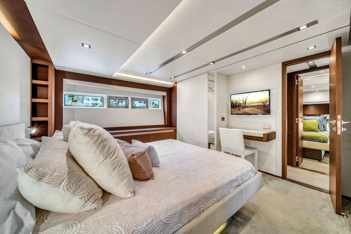 2015 Prestige 75 