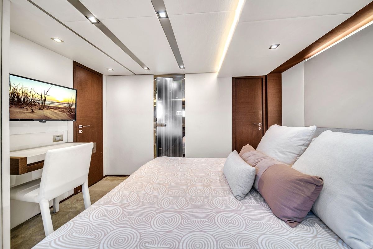 2015 Prestige 75 