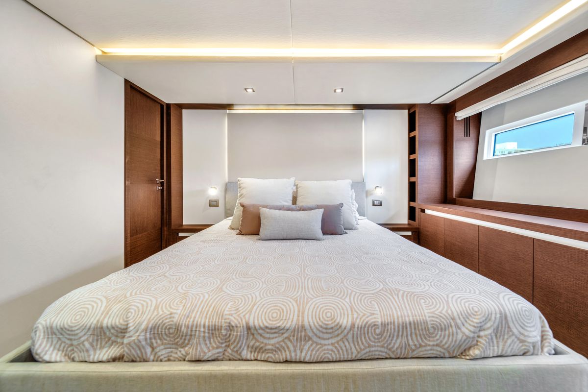 2015 Prestige 75 