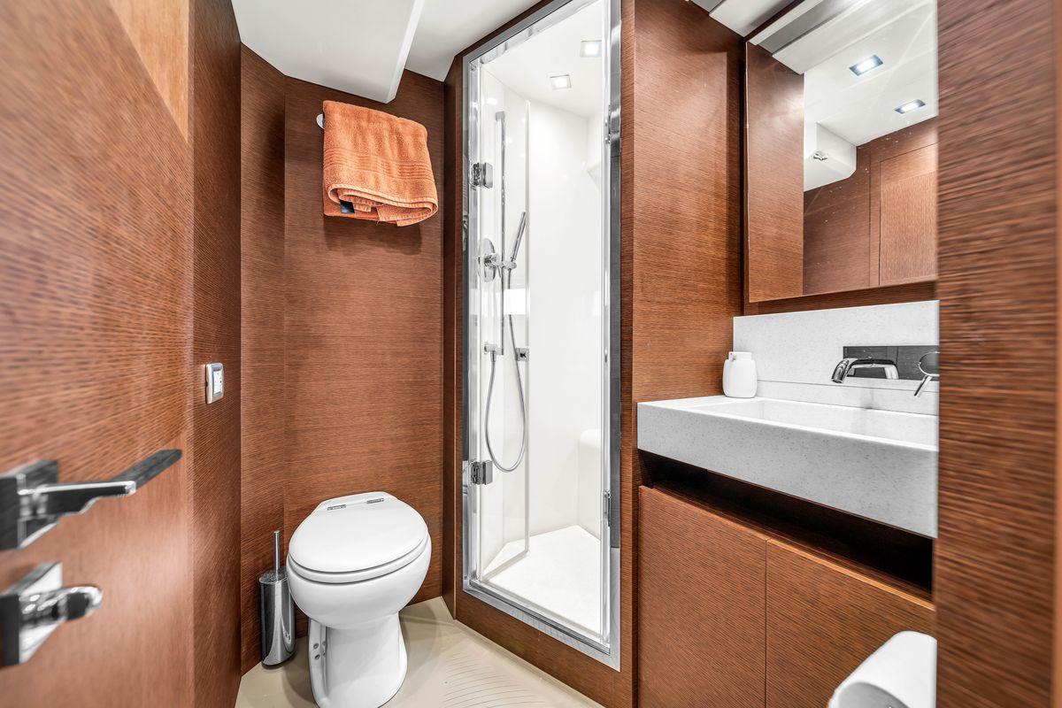 2015 Prestige 75 