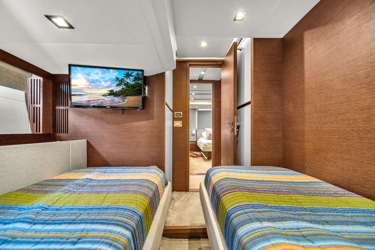 2015 Prestige 75 