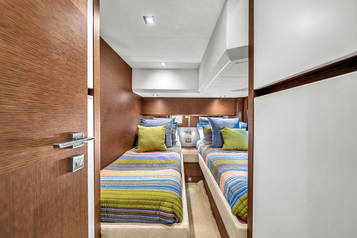 2015 Prestige 75 