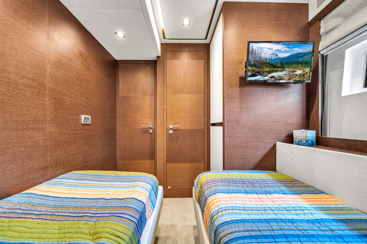2015 Prestige 75 