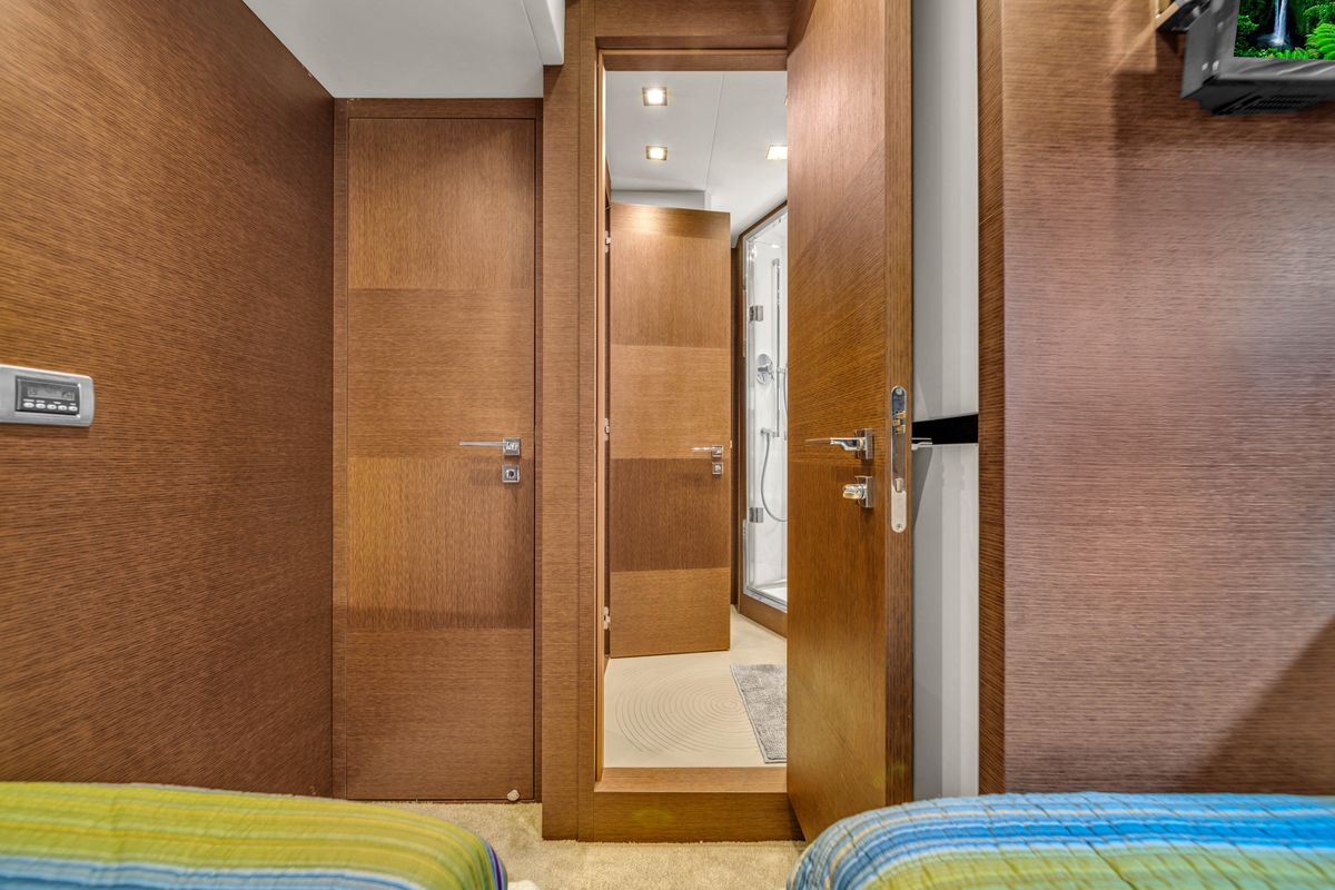 2015 Prestige 75 