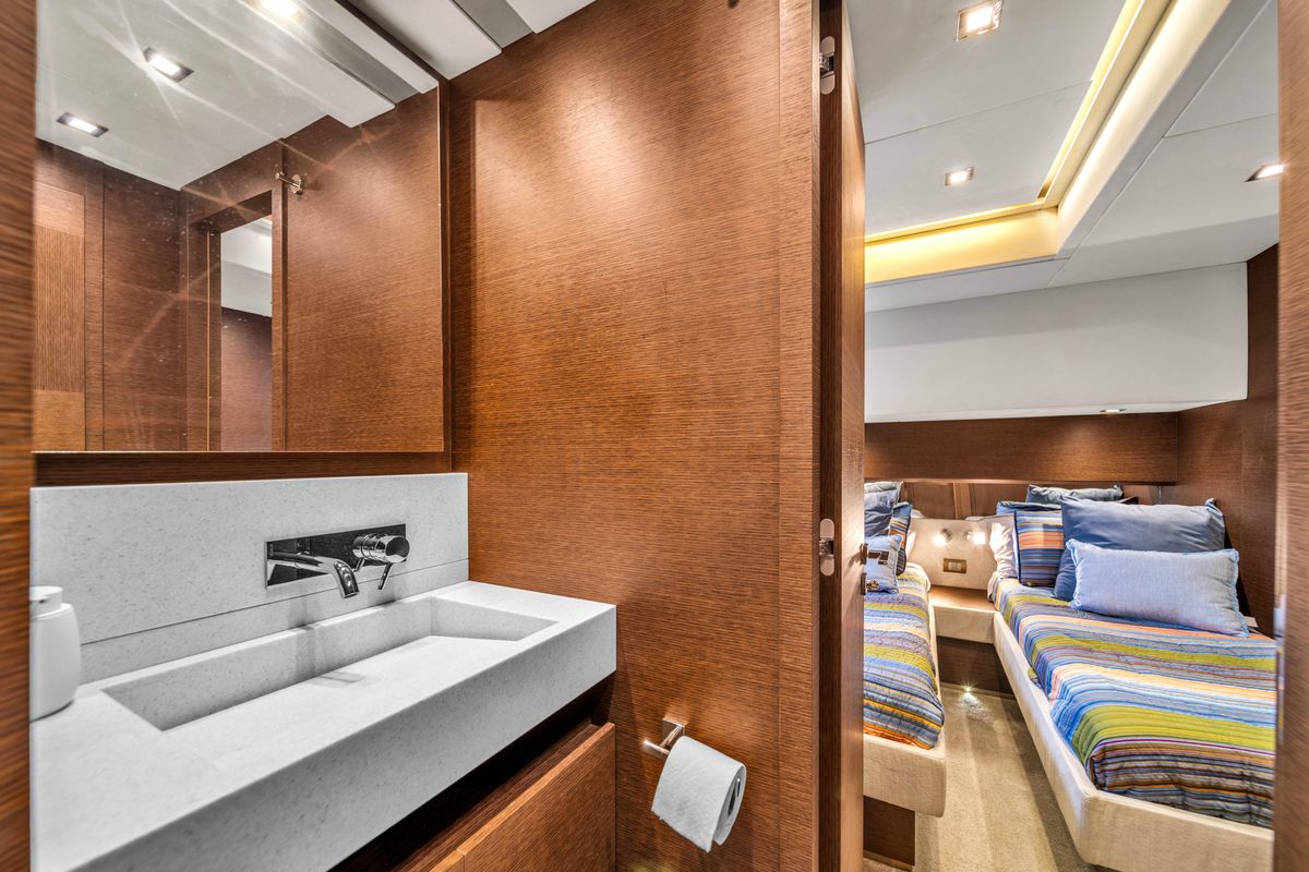 2015 Prestige 75 