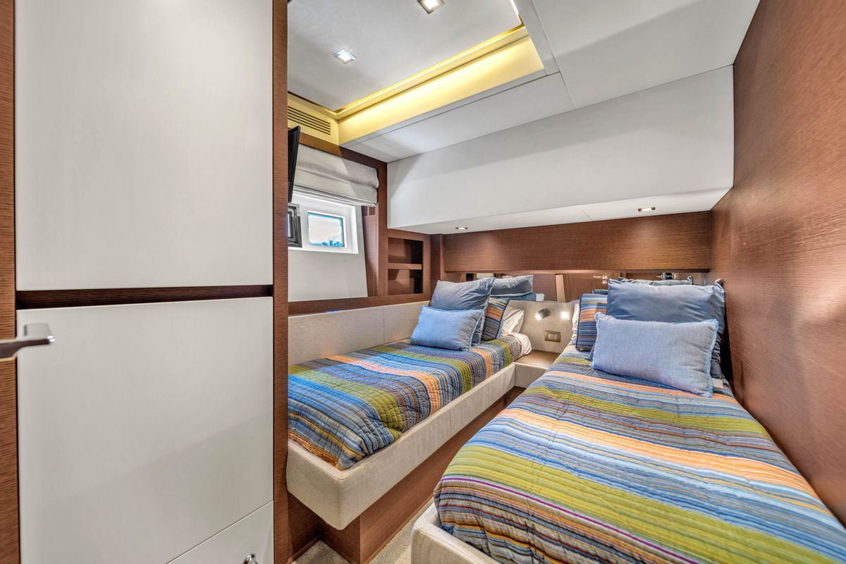 2015 Prestige 75 