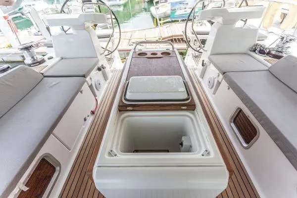 Second Wind Yacht Photos Pics 2017 Jeanneau Yachts 54 - Cockpit table