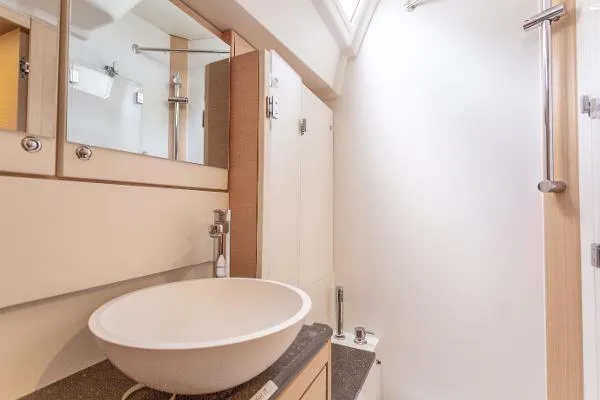 Second Wind Yacht Photos Pics 2017 Jeanneau Yachts 54 - Head