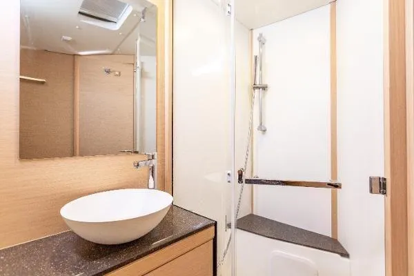 Second Wind Yacht Photos Pics 2017 Jeanneau Yachts 54 -  head