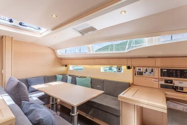 Second Wind Yacht Photos Pics 2017 Jeanneau Yachts 54 - Dinette table