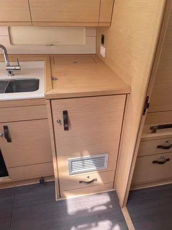 Second Wind Yacht Photos Pics 2017 Jeanneau Yachts 54 - Cabinet