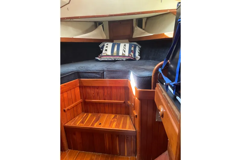 Sun Dazzler Yacht Photos Pics 1981 Mariner 48 yacht cabin with wooden interior and cozy bedding.