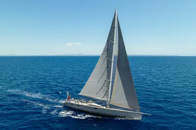 Nautor Swan 82