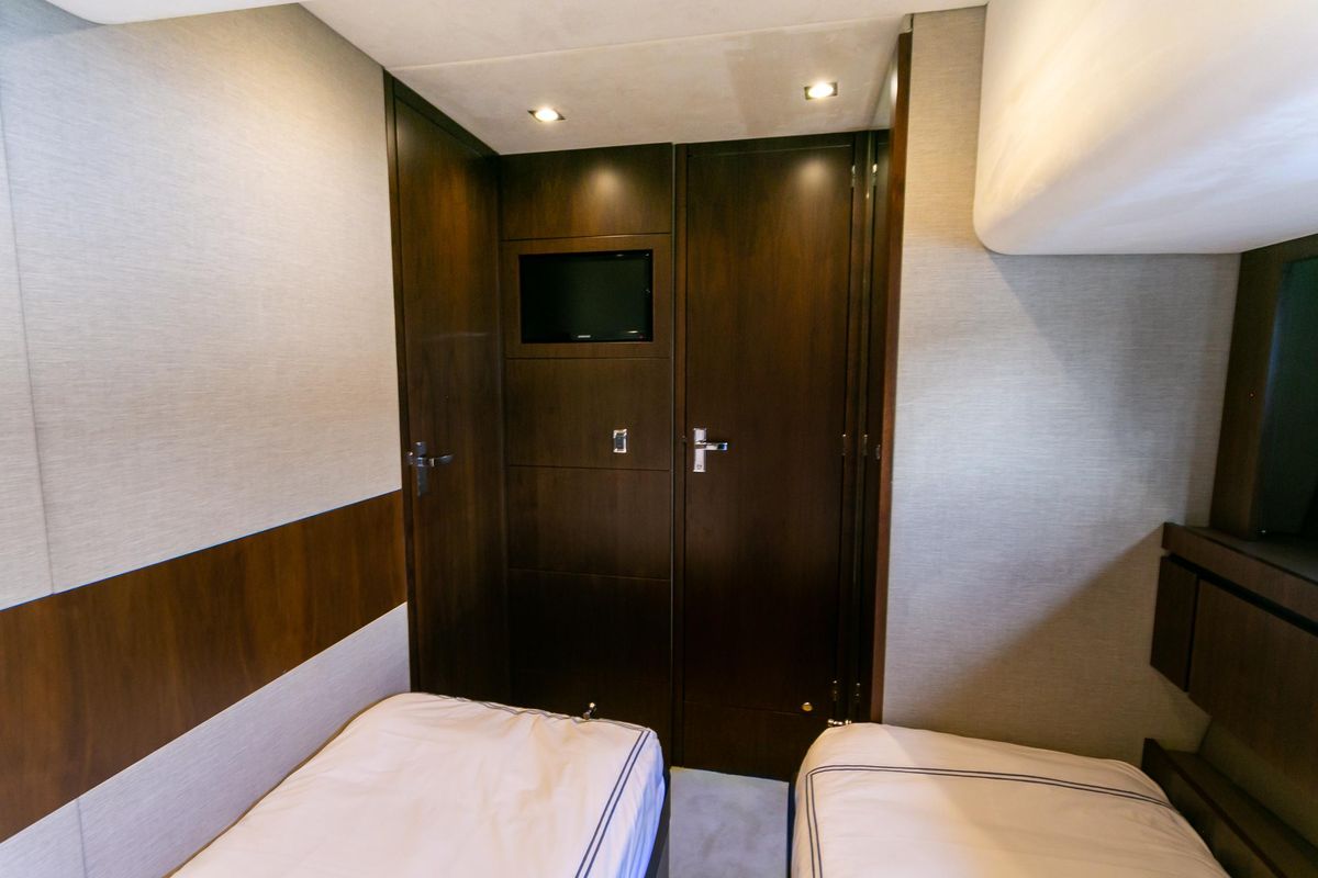 2014 Fairline 65 
