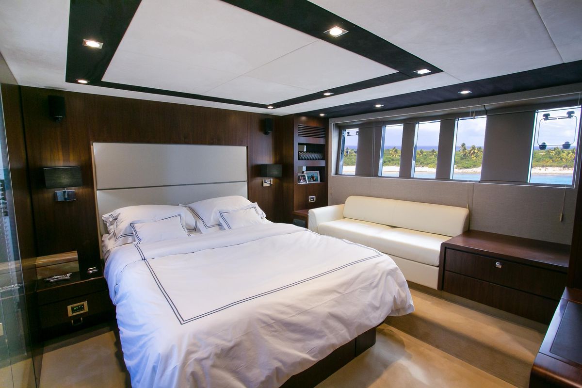 2014 Fairline 65 