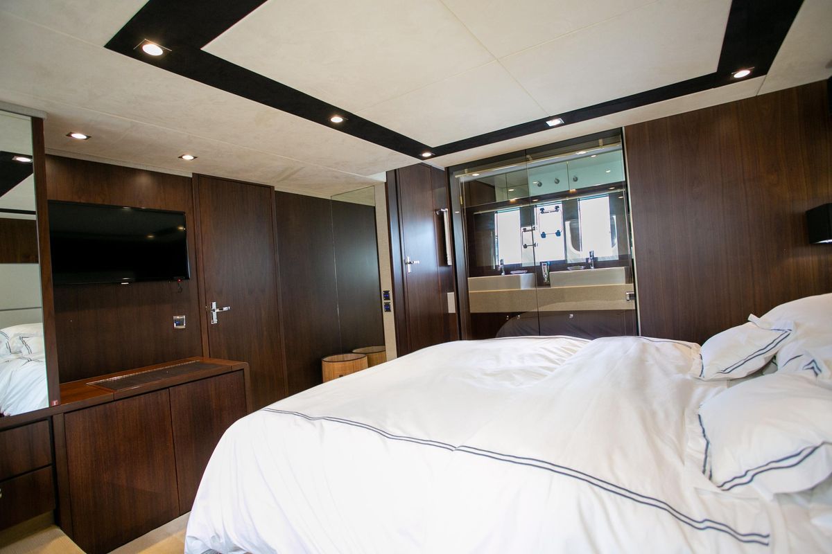 2014 Fairline 65 