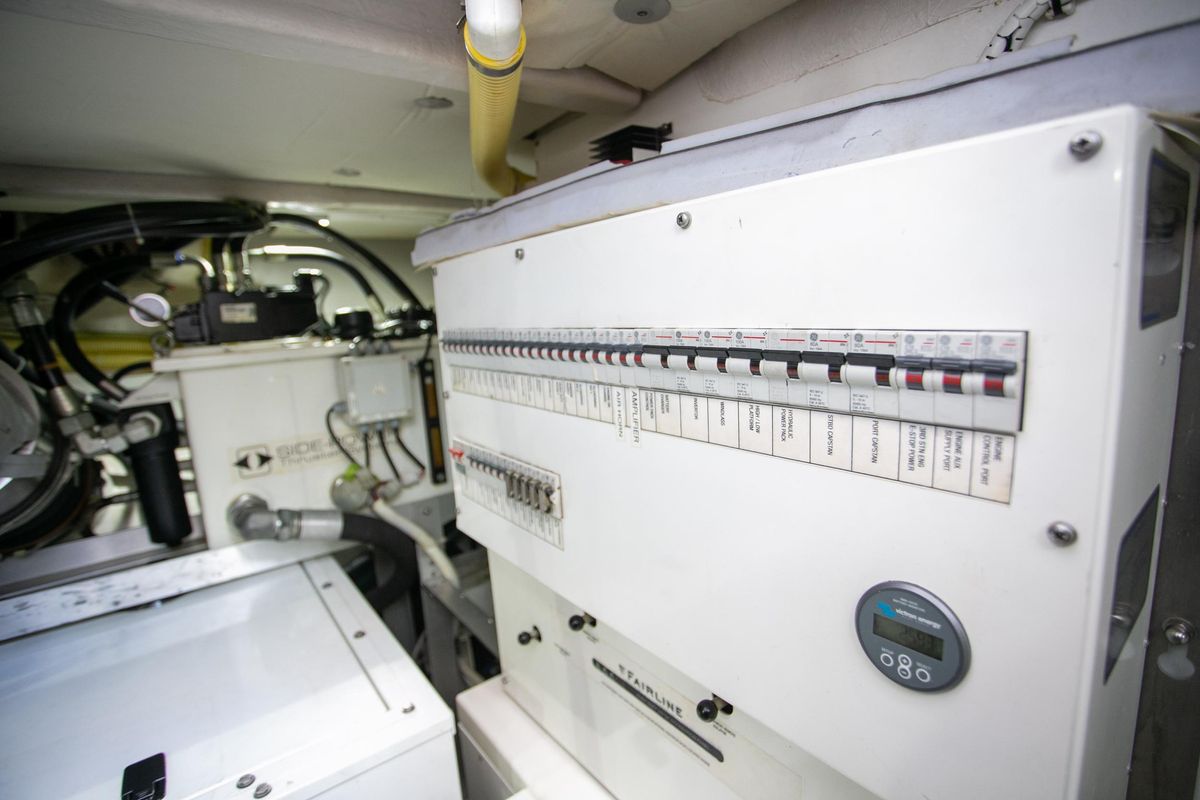 2014 Fairline 65 