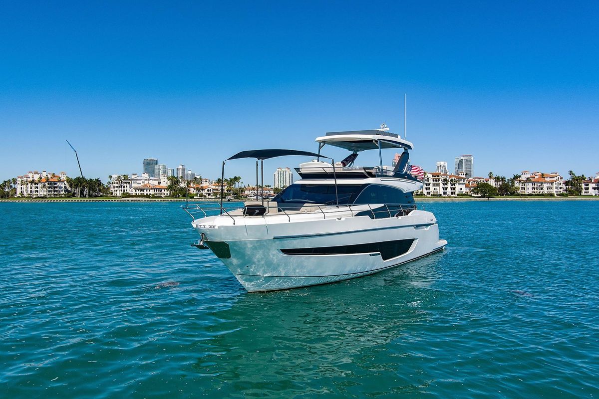 2021 Fairline 68 