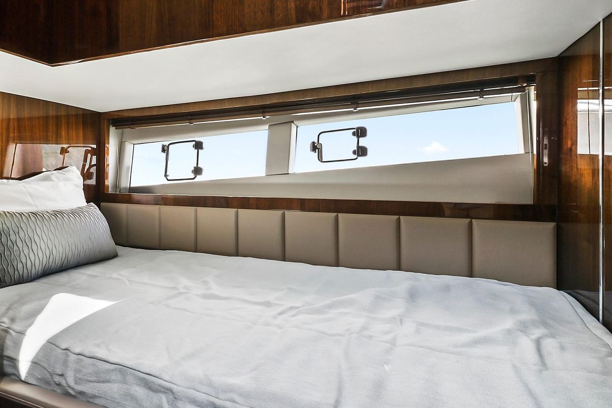 2021 Fairline 68 