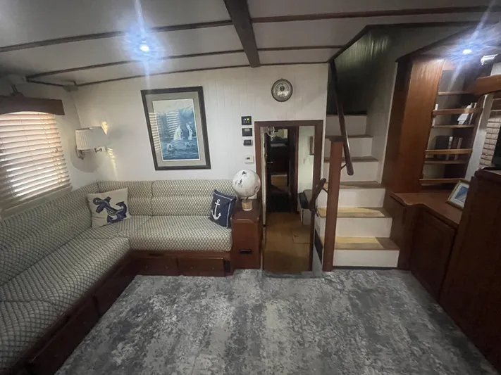 Bazan Yacht Photos Pics Interior of 2001 Great Harbour GH47 yacht with cozy seating and nautical decor.