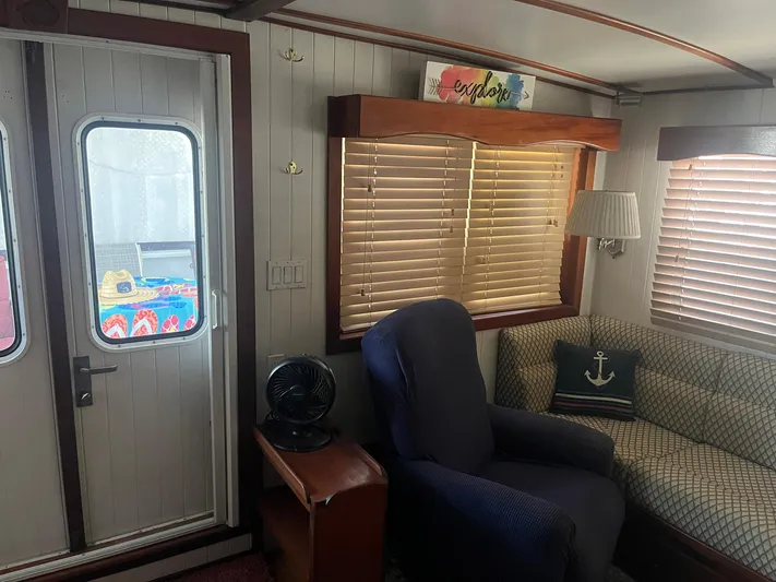 Bazan Yacht Photos Pics Interior of 2001 Great Harbour GH47 with cozy seating and nautical decor.