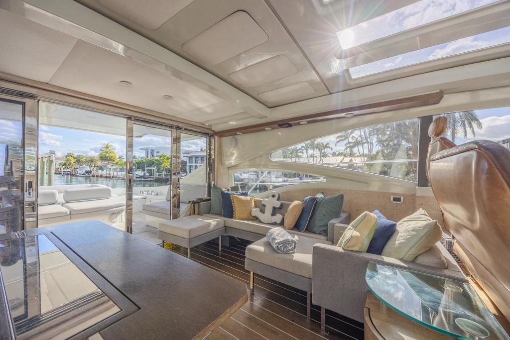 2009 Azimut 68 