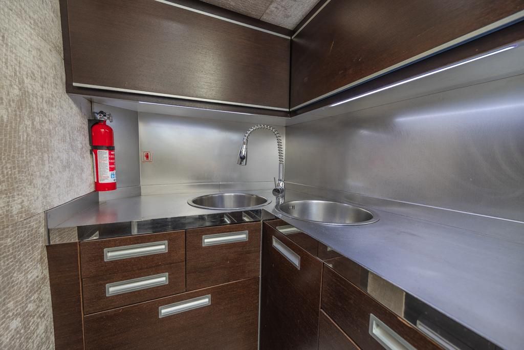2009 Azimut 68 