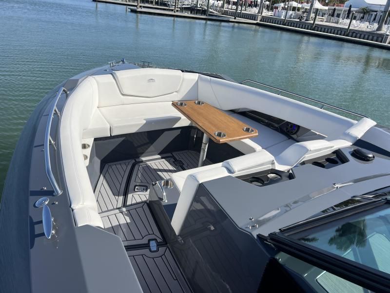 2021 Cruisers Yachts 338 OB South Beach