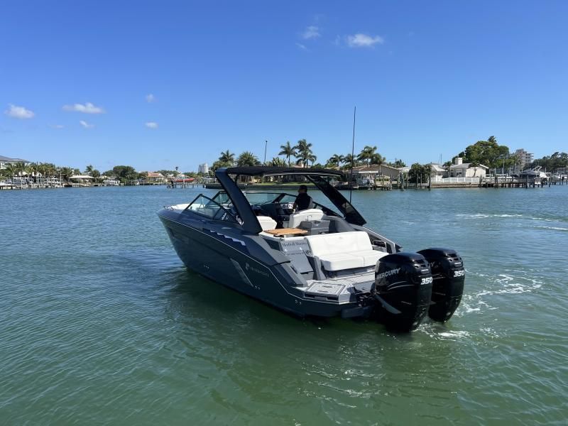 2021 Cruisers Yachts 338 OB South Beach