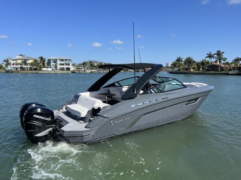 2021 Cruisers Yachts 338 OB South Beach