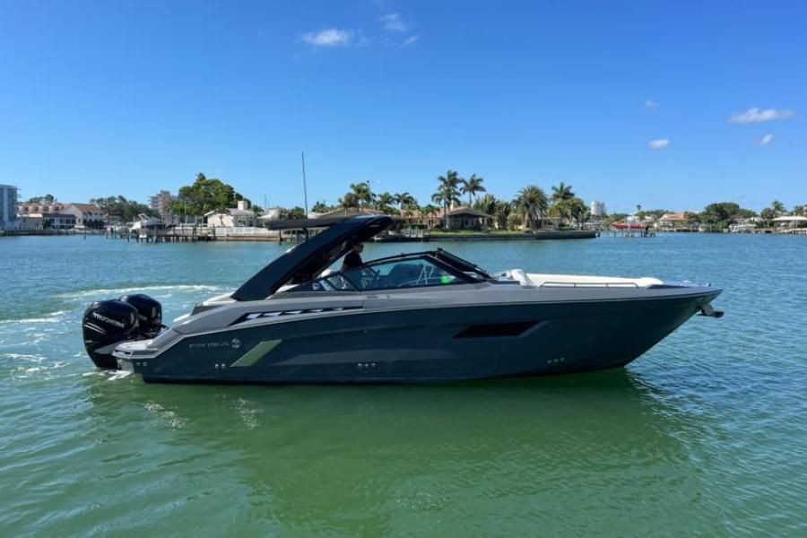 2021 Cruisers Yachts 338 OB South Beach