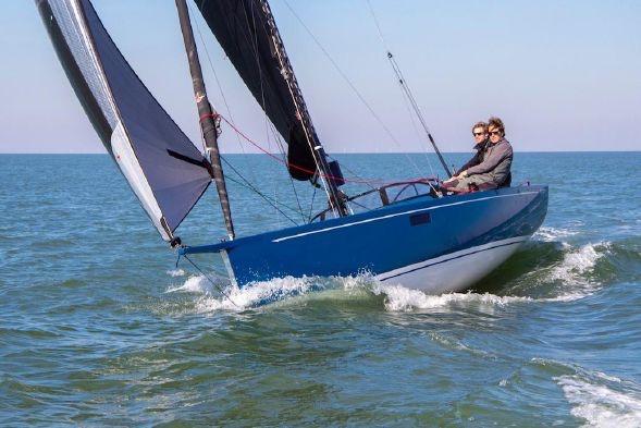 2026 Saffier Se 27 Leisure sailboat gliding on open water, showcasing sleek design and performance.