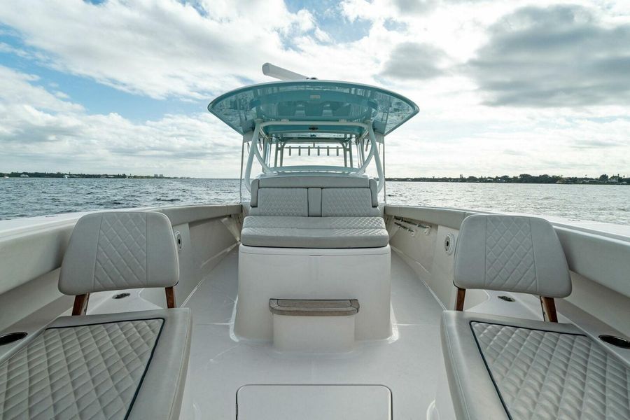 2020 Jupiter 43 Center Console