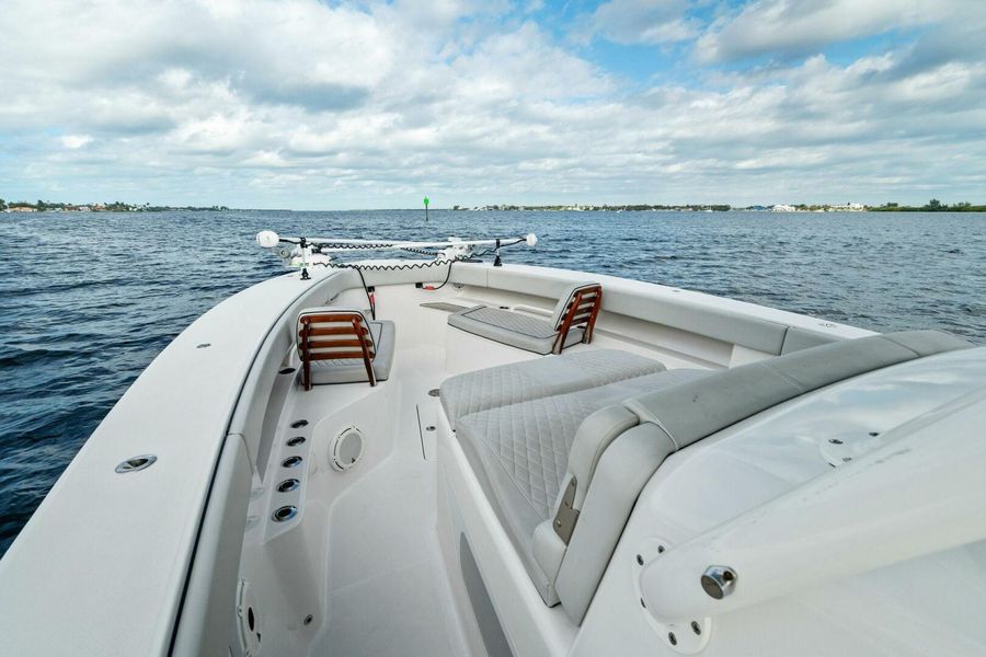 2020 Jupiter 43 Center Console