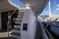 07 Fly stairs