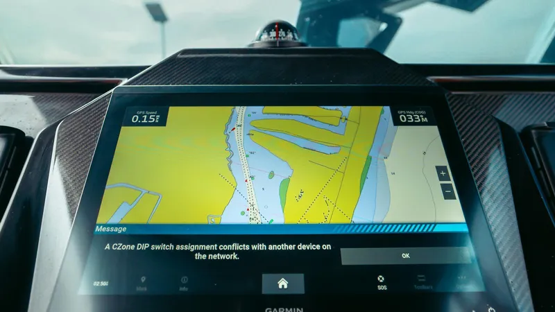 2023 Skipper-bsk 42 Quad 450r Yacht Photos Pics Navigation display on Skipper-BSK 42 boat, showing map and network conflict message.