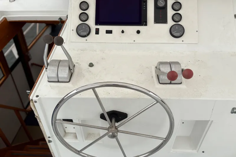Majestic Z Yacht Photos Pics 1990 Angel Pilothouse helm with steering wheel and control levers.