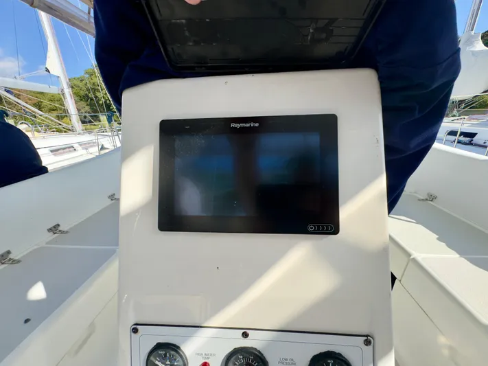 Ayewash Yacht Photos Pics Axiom MFD Touchscreen