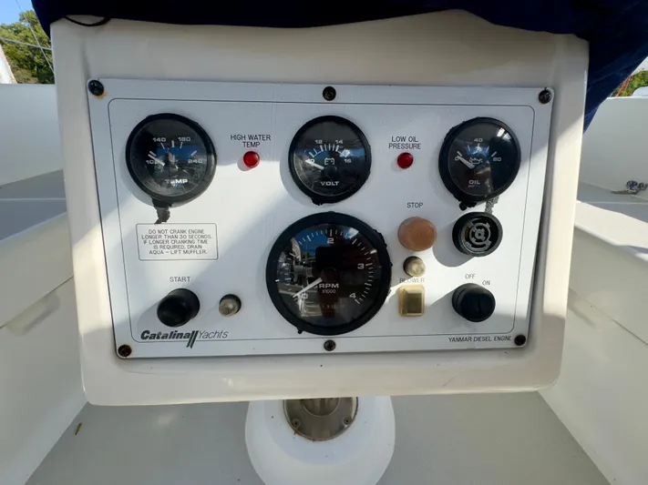Ayewash Yacht Photos Pics Engine Instrument Panel