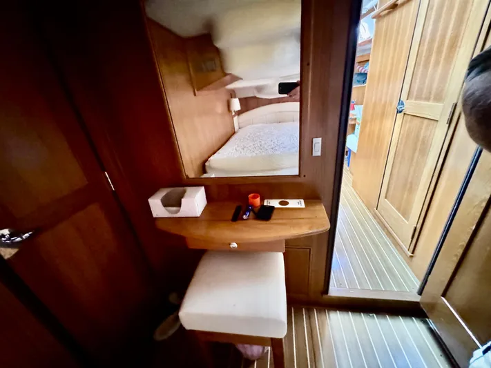 Ayewash Yacht Photos Pics Aft Cabin Vanity and Bench