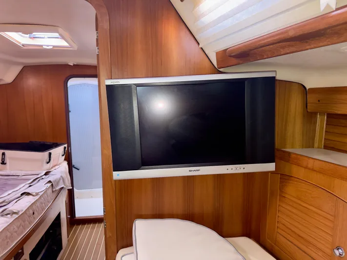 Ayewash Yacht Photos Pics Salon 22" TV