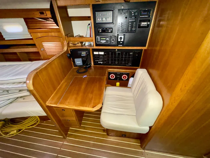 Ayewash Yacht Photos Pics Nav Desk Seating